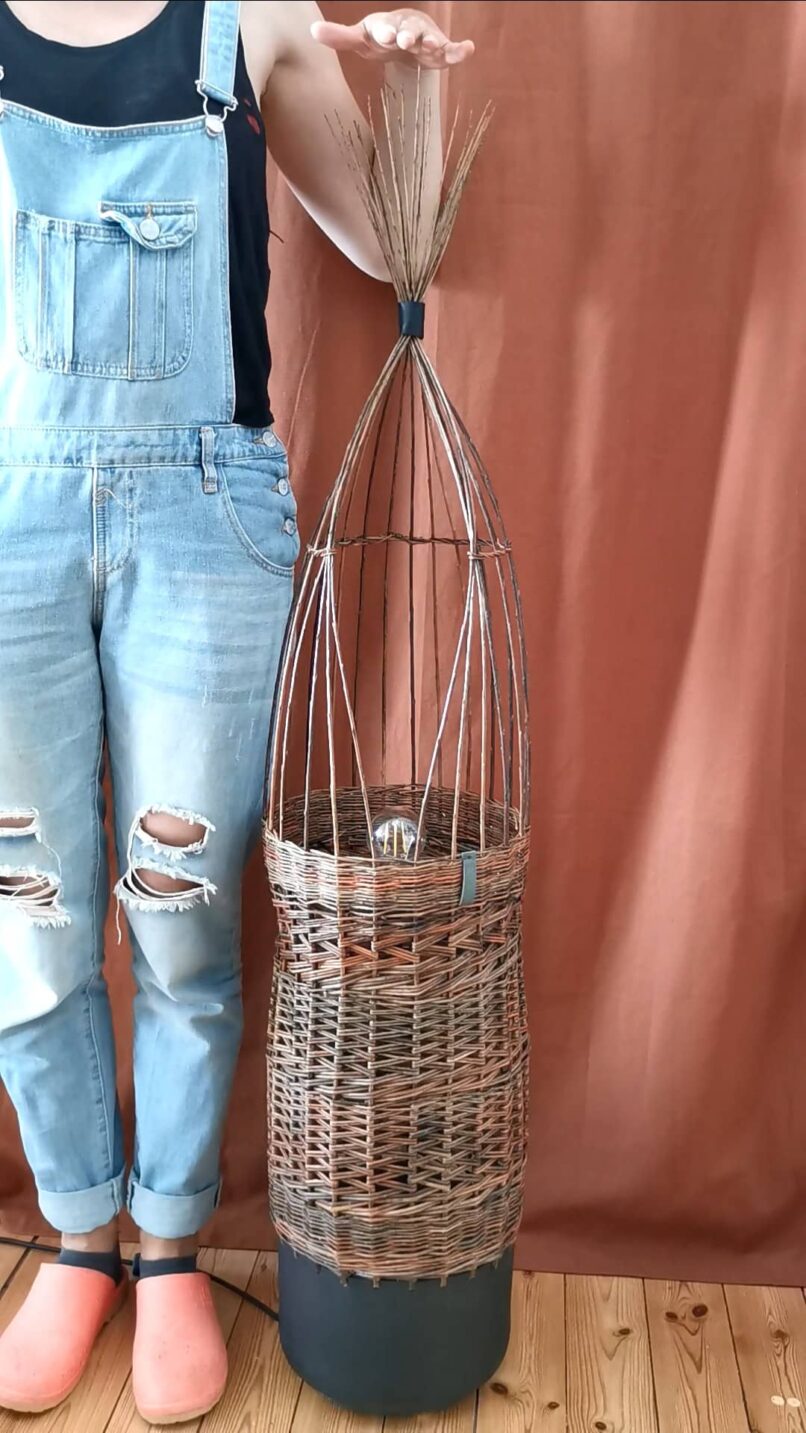 lampe à poser en osier